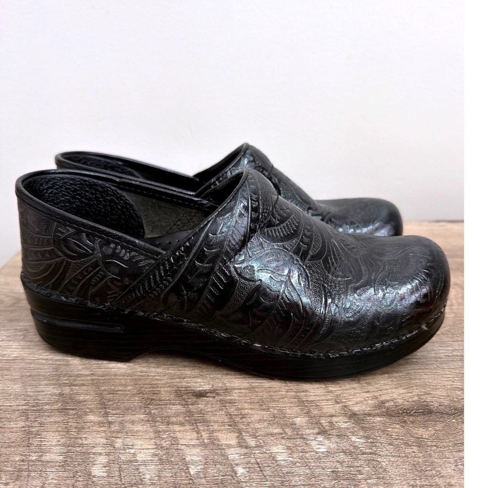 Dansko Professional Black Floral Tooled Leather Clogs EU 39 US 8.5 Work Nurse